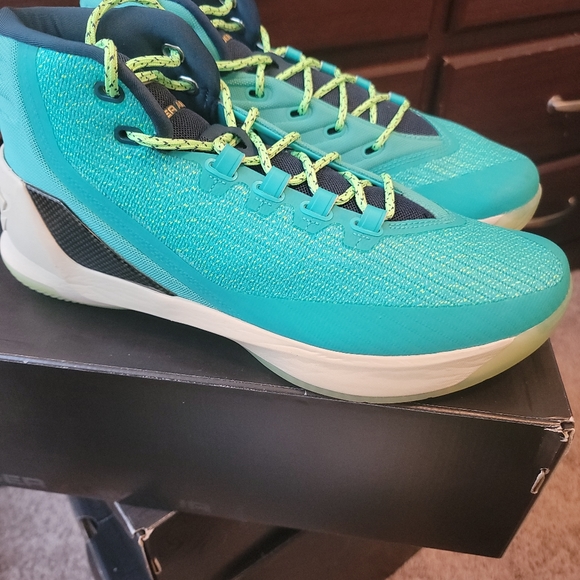Curry 3 Reign Water main image 4